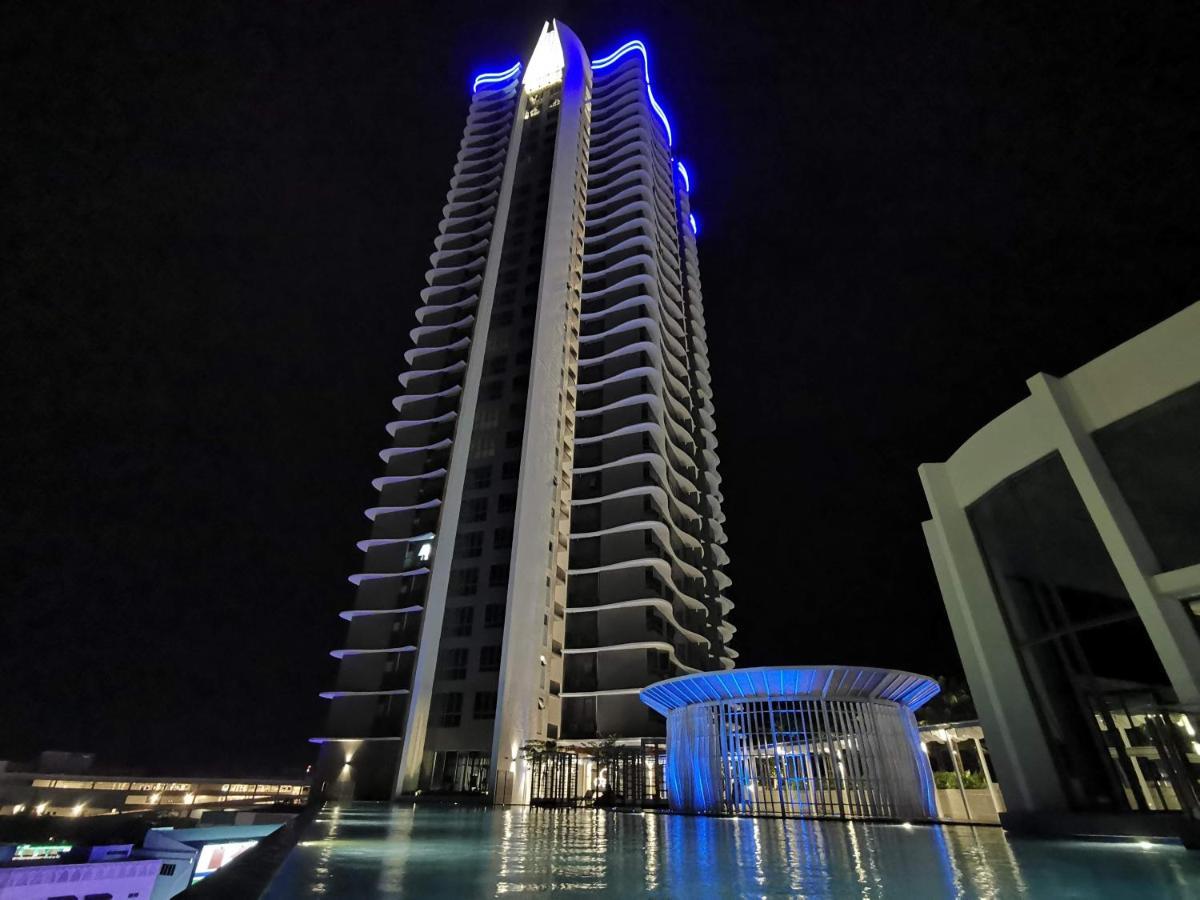 Free Netflix! Zas Suite At Troika Residence, Kb Kota Bharu Zewnętrze zdjęcie
